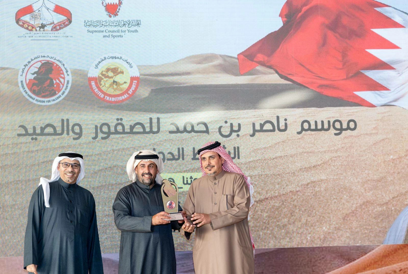 موسم ناصر بن حمد للصقور والصيد يشهد مشاركة خليجية واسعة