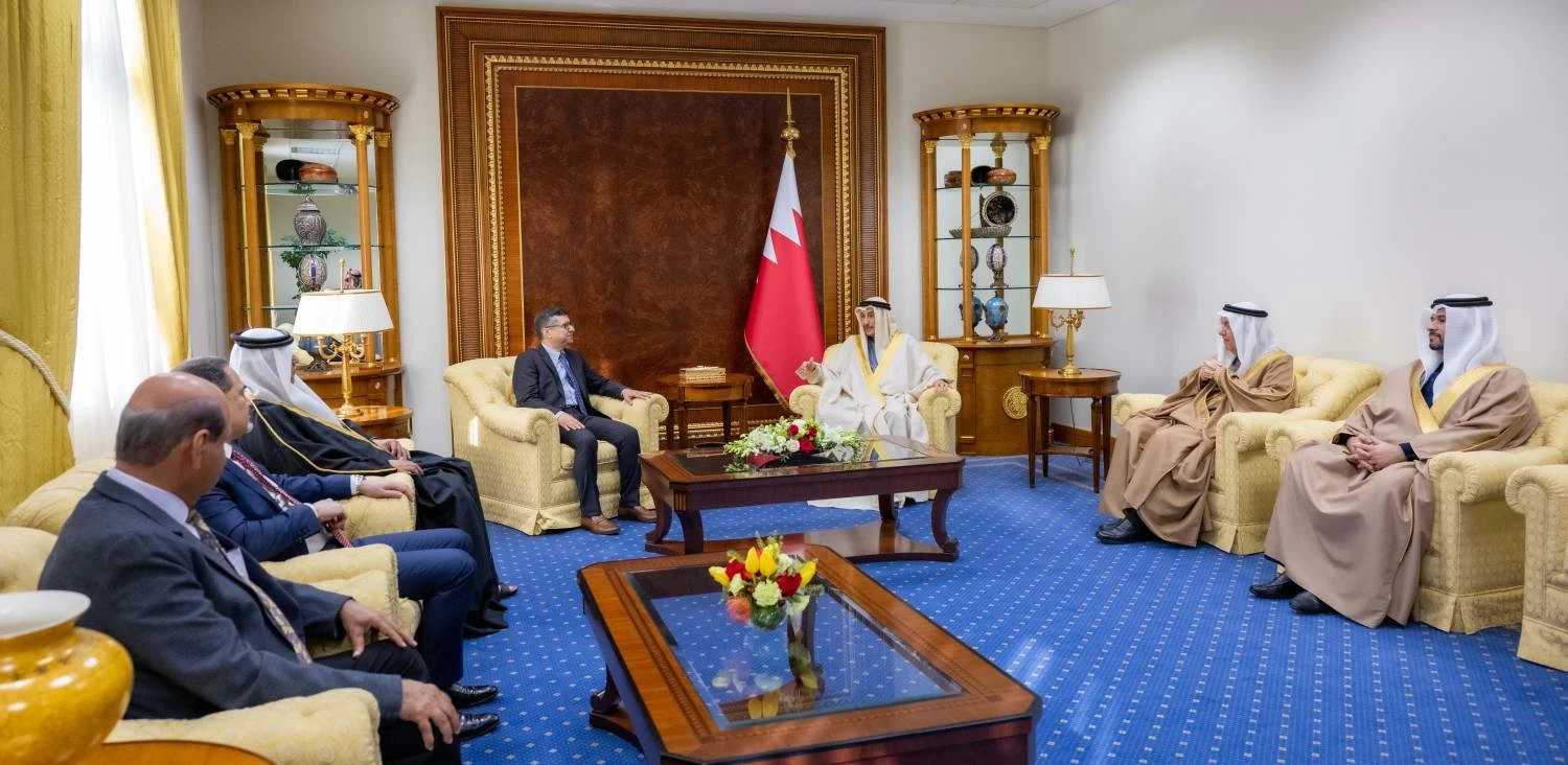 خالد بن عبد الله يلتقي رئيس وأعضاء لجنة تسوية مشاريع التطوير العقارية المتعثرة