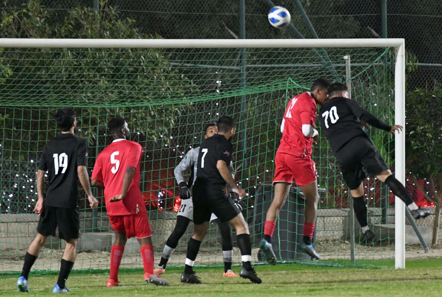 حماس الصدارة بين ألبا وبابكو إنرجيز في دوري الشركات الكروي