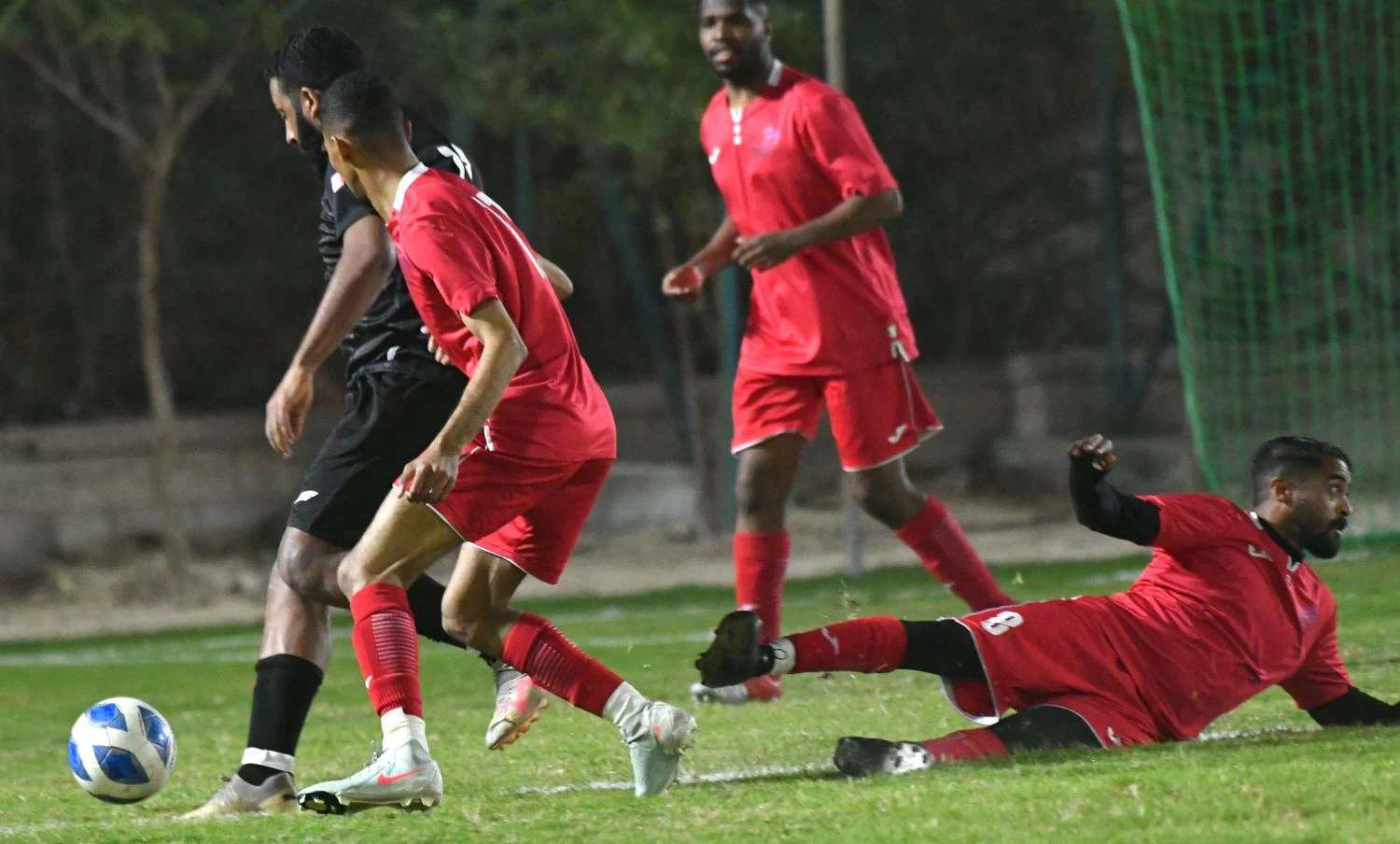 حماس الصدارة بين ألبا وبابكو إنرجيز في دوري الشركات الكروي