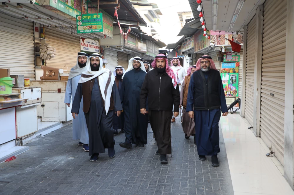 رئيس الأوقاف السنية يتفقد عددا من المساجد والعقارات الوقفية في سوق المنامة 