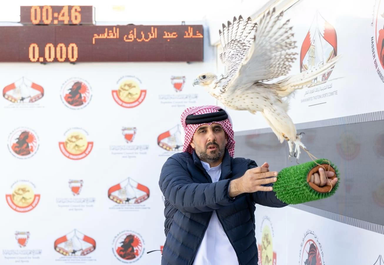 منافسات قوية في أشواط المحترفين بموسم ناصر بن حمد للصقور والصيد 