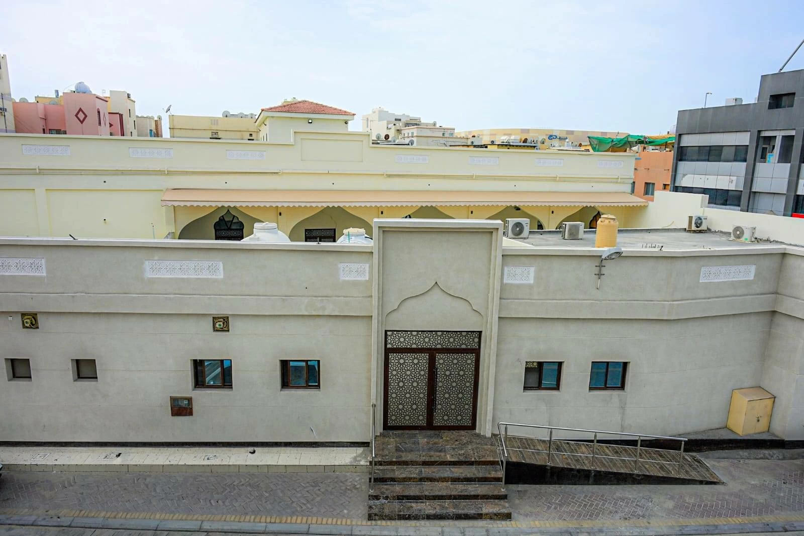 رئيس الأوقاف الجعفرية يقوم بجولة ميدانية في عدد من دور العبادة بمنطقة عراد