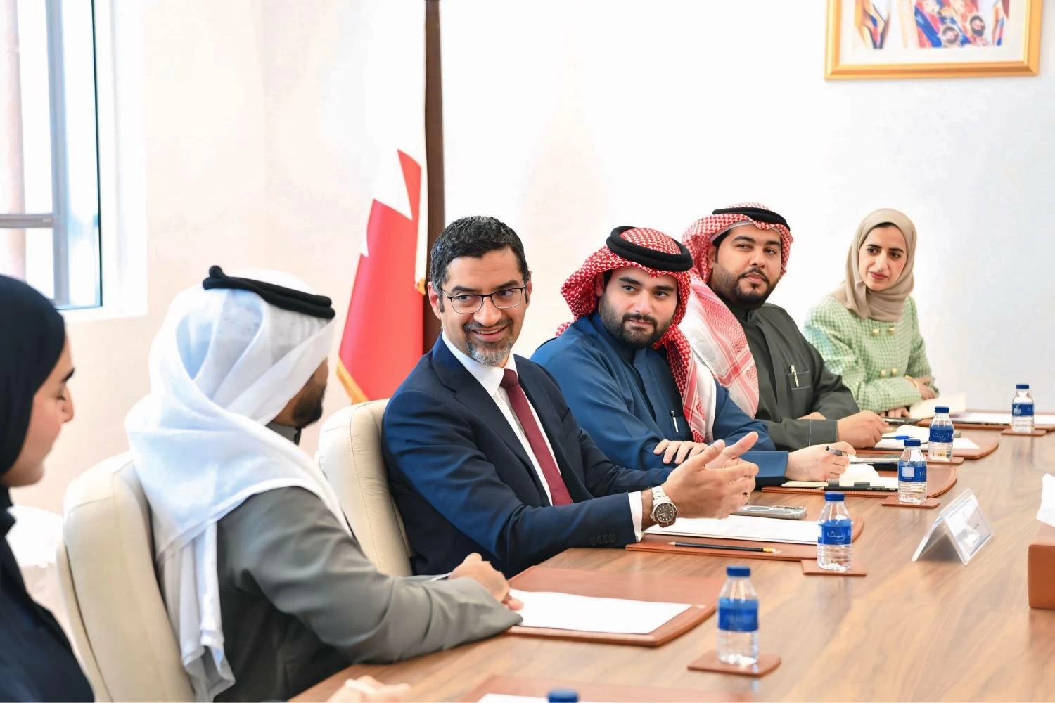 وزير شؤون البلديات والزراعة يلتقي منتسبي الدفعة الحادية عشرة من برنامج رئيس مجلس الوزراء لتنمية الكوادر الحكومية