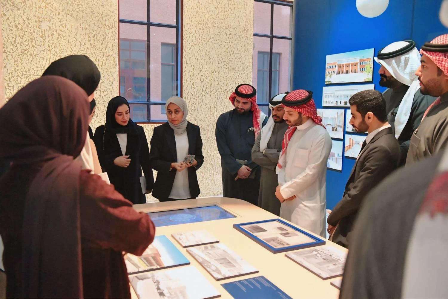 وزير شؤون البلديات والزراعة يلتقي منتسبي الدفعة الحادية عشرة من برنامج رئيس مجلس الوزراء لتنمية الكوادر الحكومية