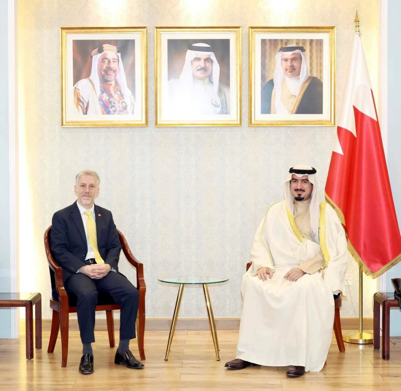 محافظ العاصمة يستقبل سفير المملكة المتحدة لدى مملكة البحرين