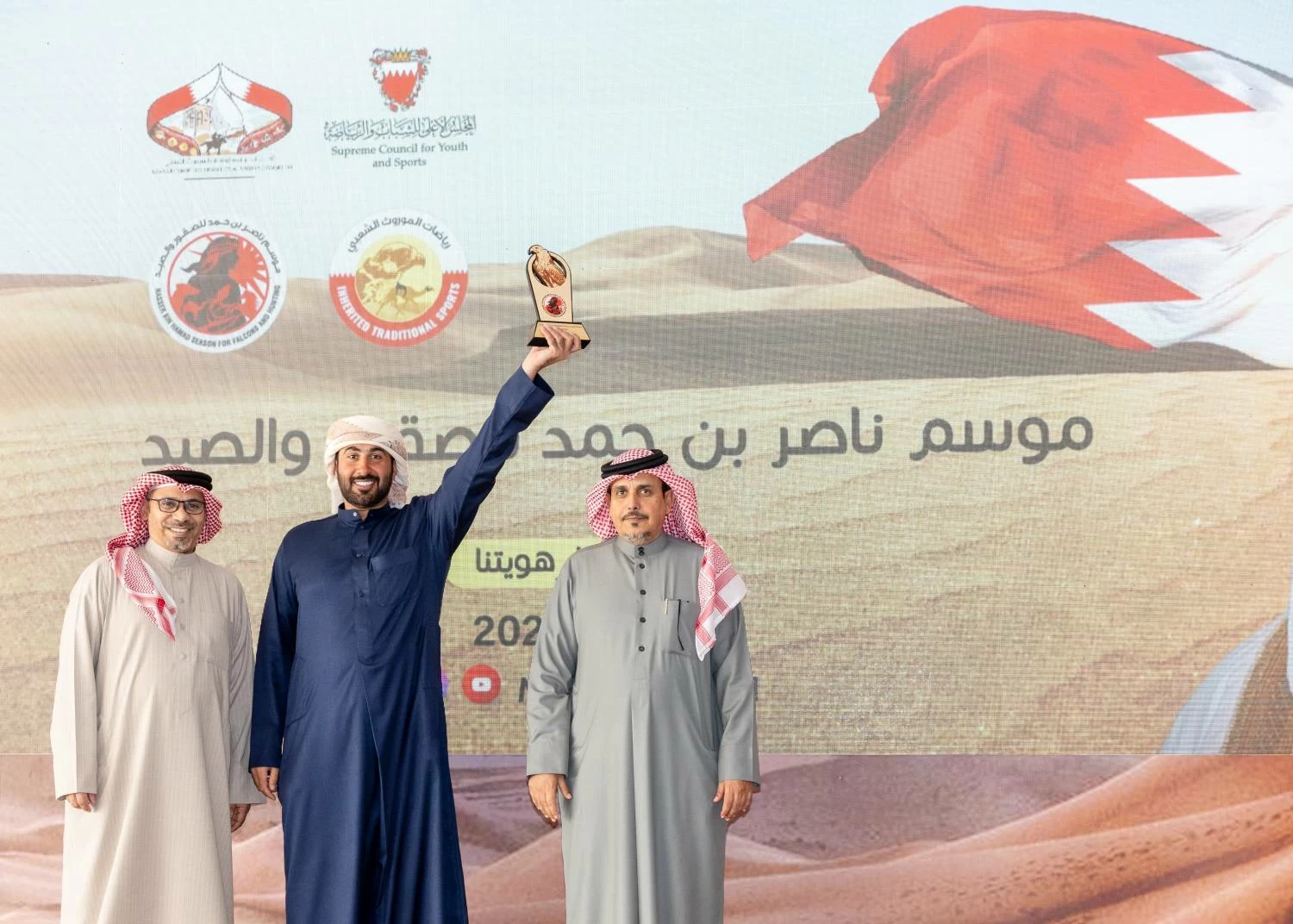 اختتام منافسات الصقور بإقامة أشواط الملاك والصقار الصغير ضمن موسم ناصر بن حمد