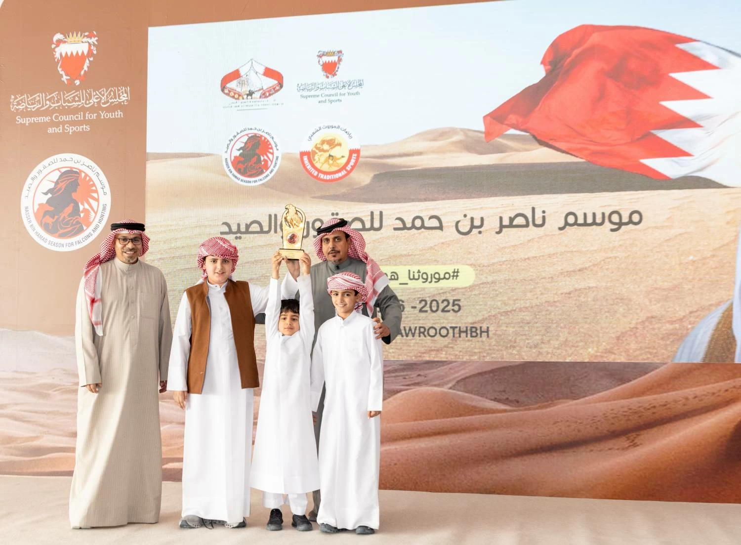 اختتام منافسات الصقور بإقامة أشواط الملاك والصقار الصغير ضمن موسم ناصر بن حمد