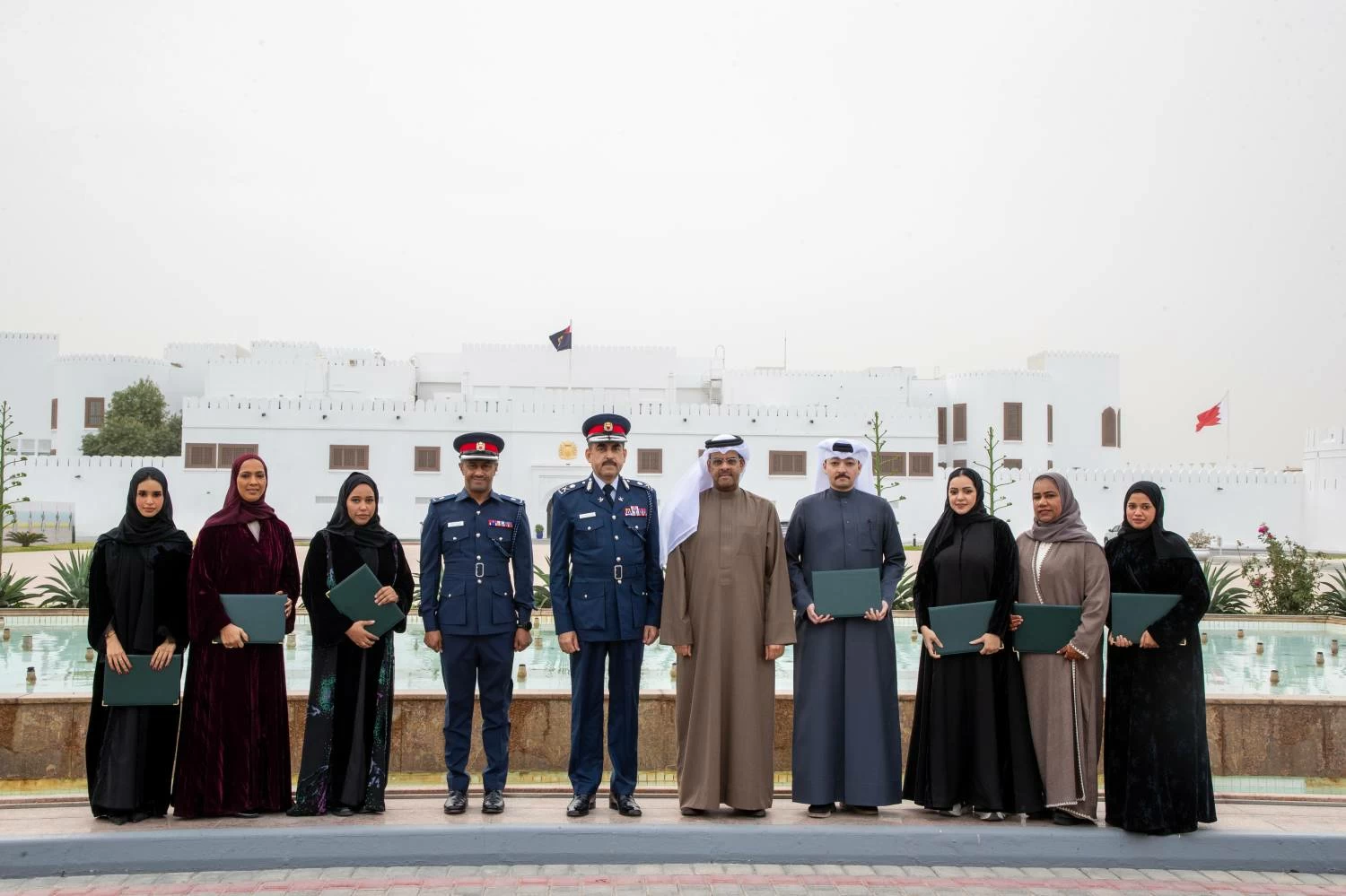 وكيل وزارة الإعلام ومدير عام الإعلام الأمني يكرّمان المشاركين في دورة الإلقاء الصوتي