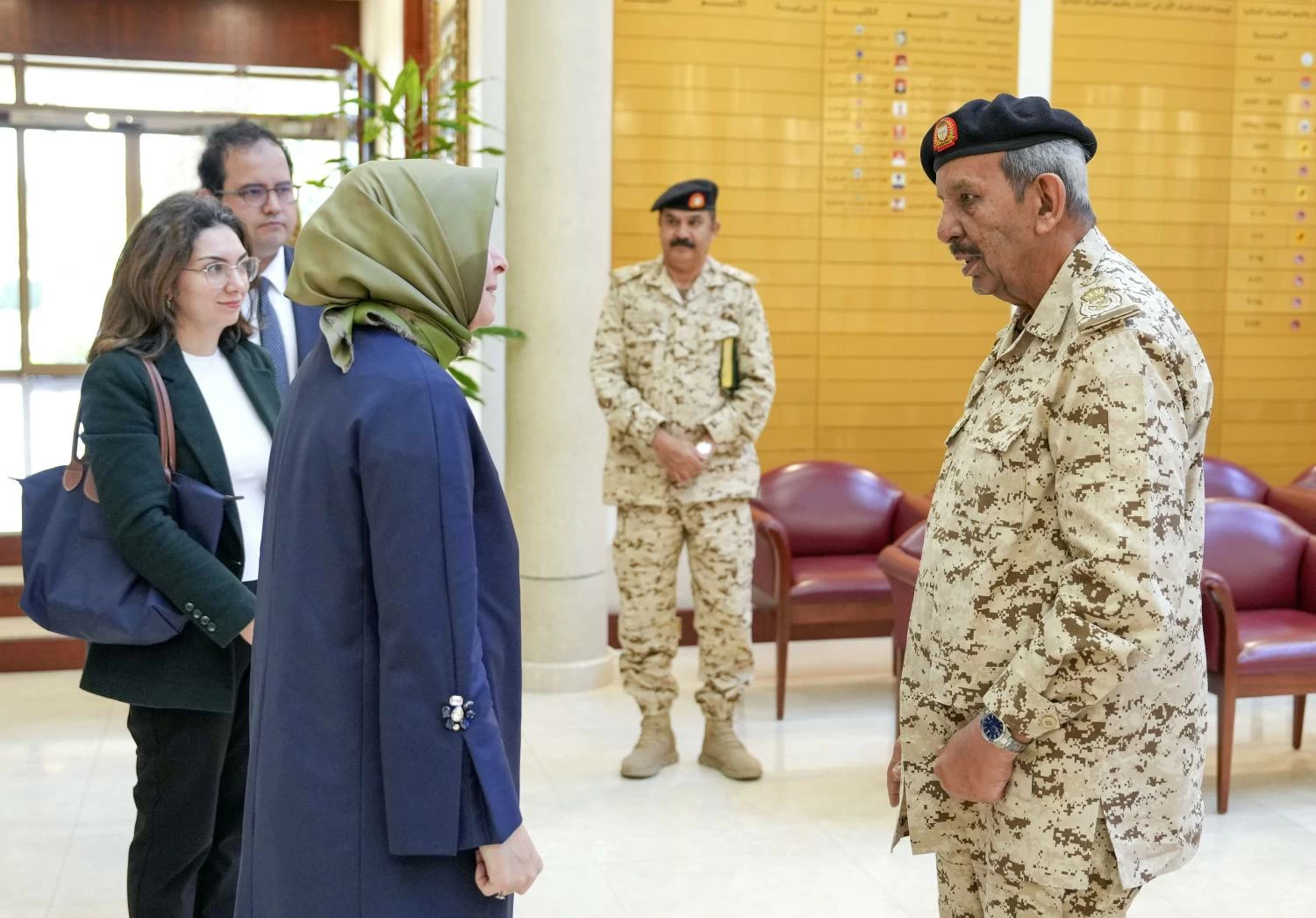 القائد العام يستقبل سفيرة تركيا ويشيد بالعلاقات بين البلدين 