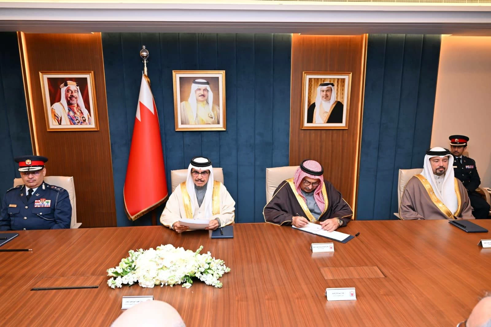 وزير الداخلية يلتقي نظيره اللبناني ويؤكد على زيادة التعاون والتنسيق في  مختلف مجالات العمل الأمني