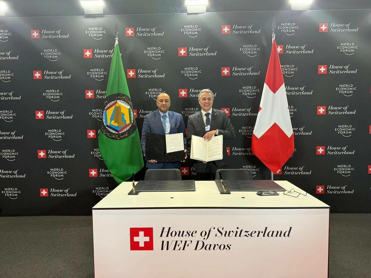 الأمين العام لمجلس التعاون ووزير خارجية سويسرا يوقعان على مذكرة تفاهم لإقامة حوار استراتيجي بين الجانبين 