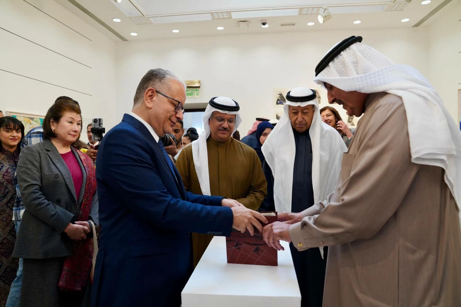 مركز الفنون يدشّن المعرض الشخصي للدكتور وليد قانوش