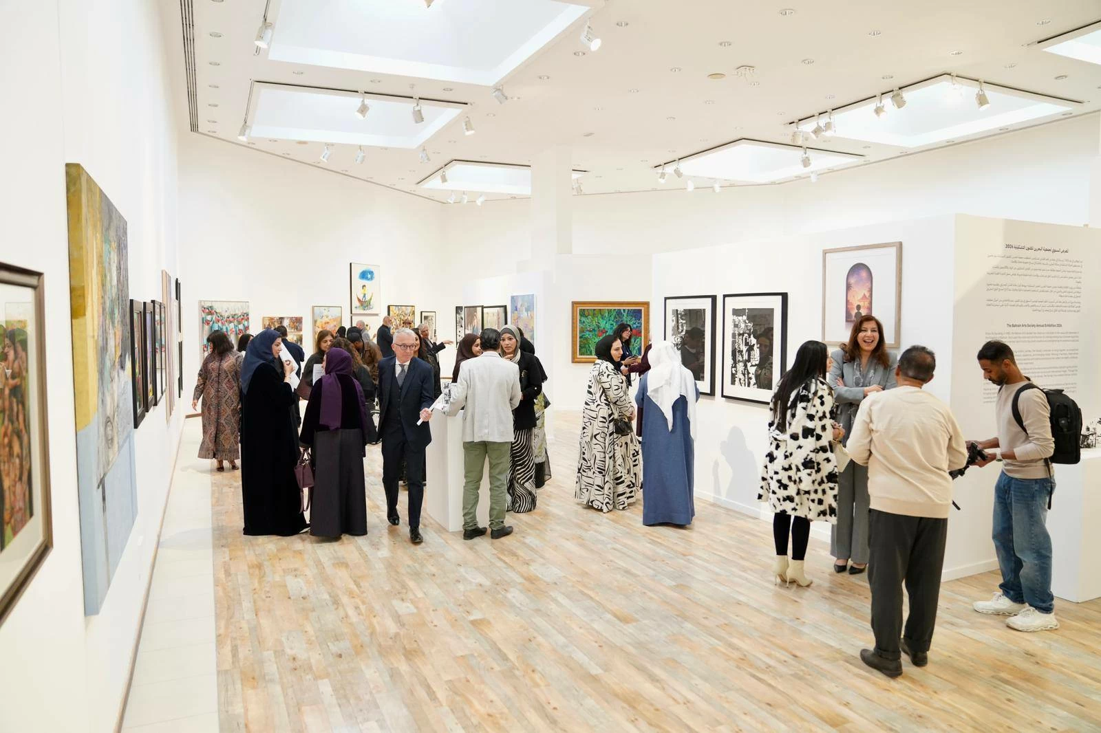 افتتاح المعرض السنوي لجمعية البحرين للفنون التشكيلية في مركز الفنون بمشاركة 93 فنانًا