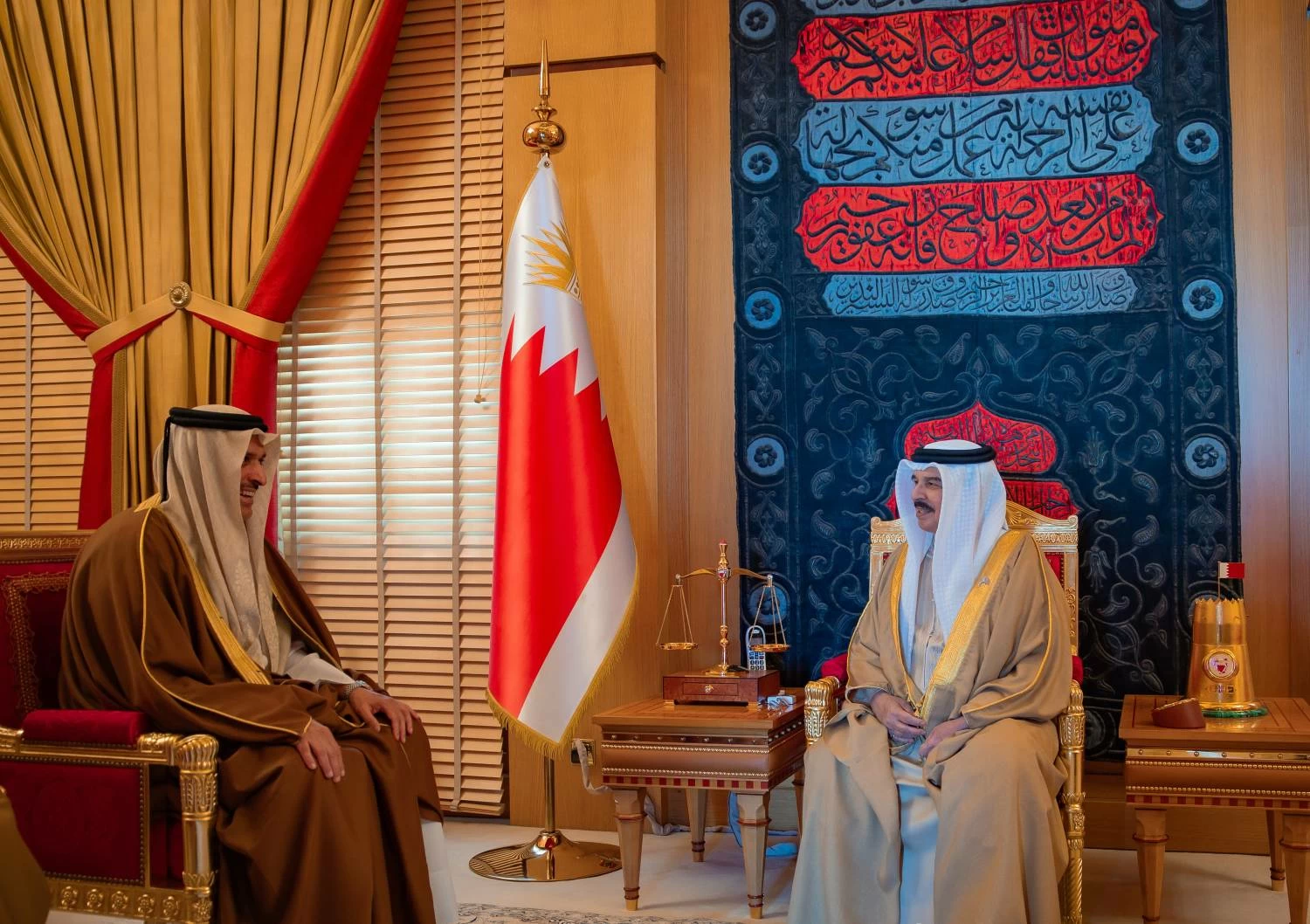 الملك يتسلم أوراق اعتماد أربعة سفراء جدد لدى مملكة البحرين