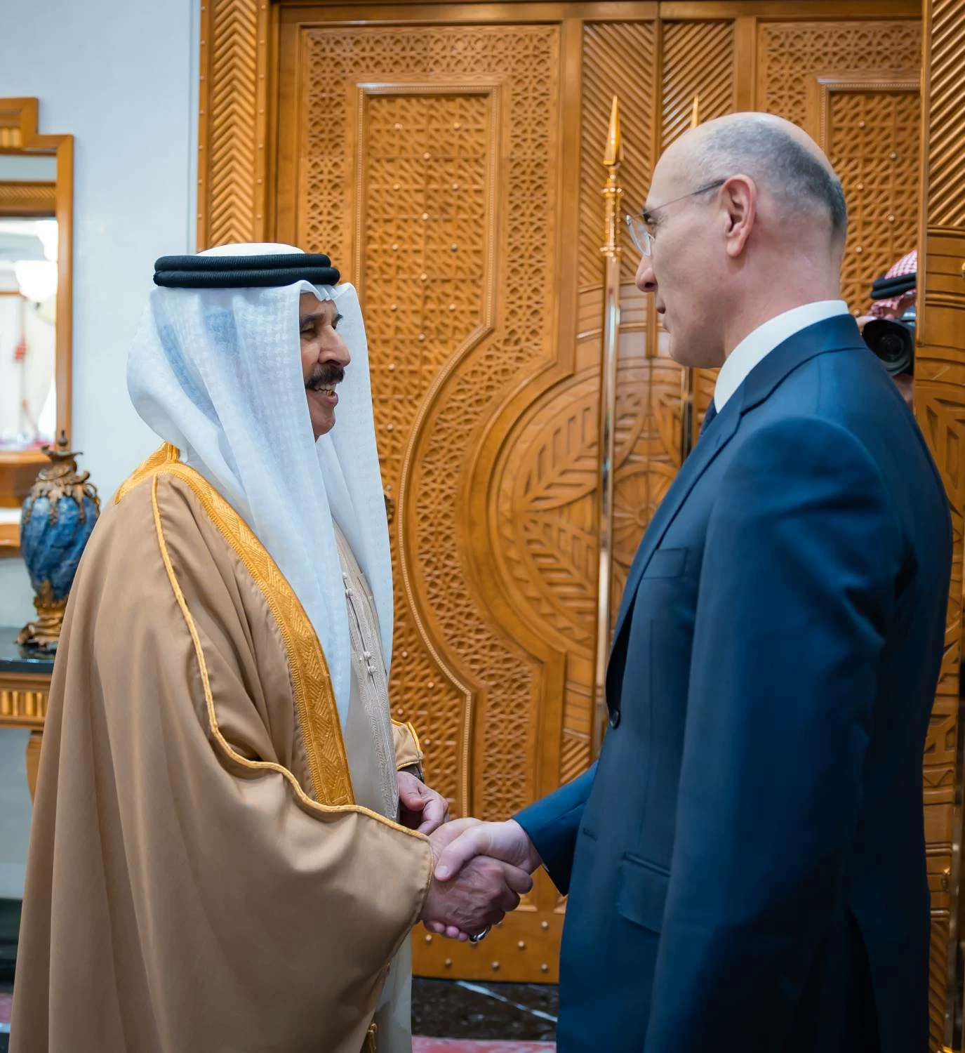 الملك يستقبل وزير الداخلية والبلديات بالجمهورية اللبنانية أحمد الحجار