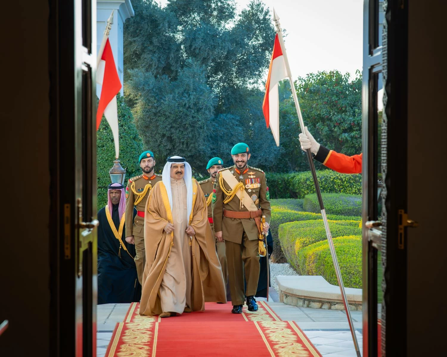 الملك يستقبل وزير الداخلية والبلديات بالجمهورية اللبنانية أحمد الحجار