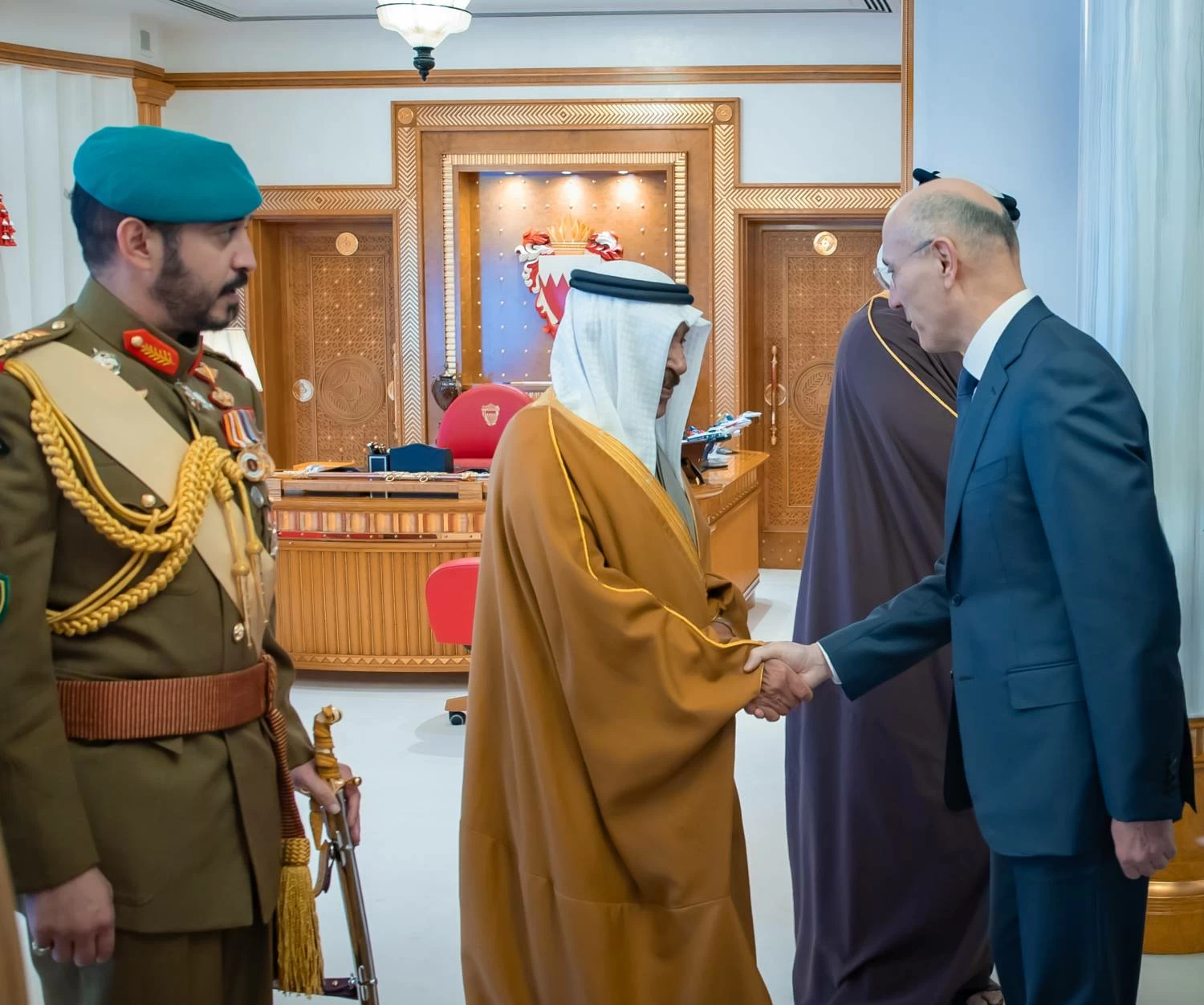 الملك يستقبل وزير الداخلية والبلديات بالجمهورية اللبنانية أحمد الحجار