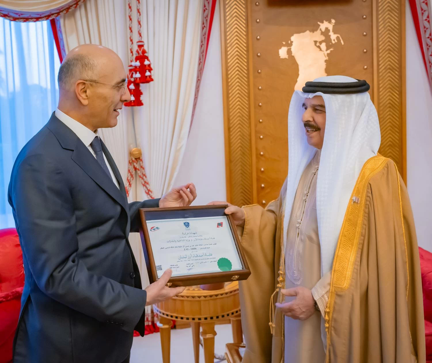 الملك يستقبل وزير الداخلية والبلديات بالجمهورية اللبنانية أحمد الحجار