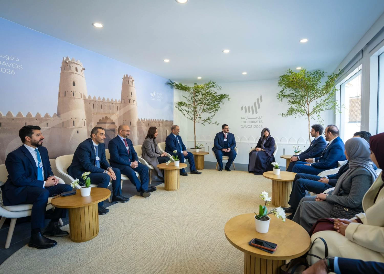 عيسى بن سلمان يزور جناح الإمارات بمنتدى &laquo;دافوس 2026&raquo;