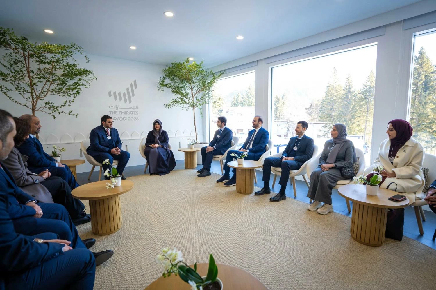 عيسى بن سلمان يزور جناح الإمارات بمنتدى &laquo;دافوس 2026&raquo;