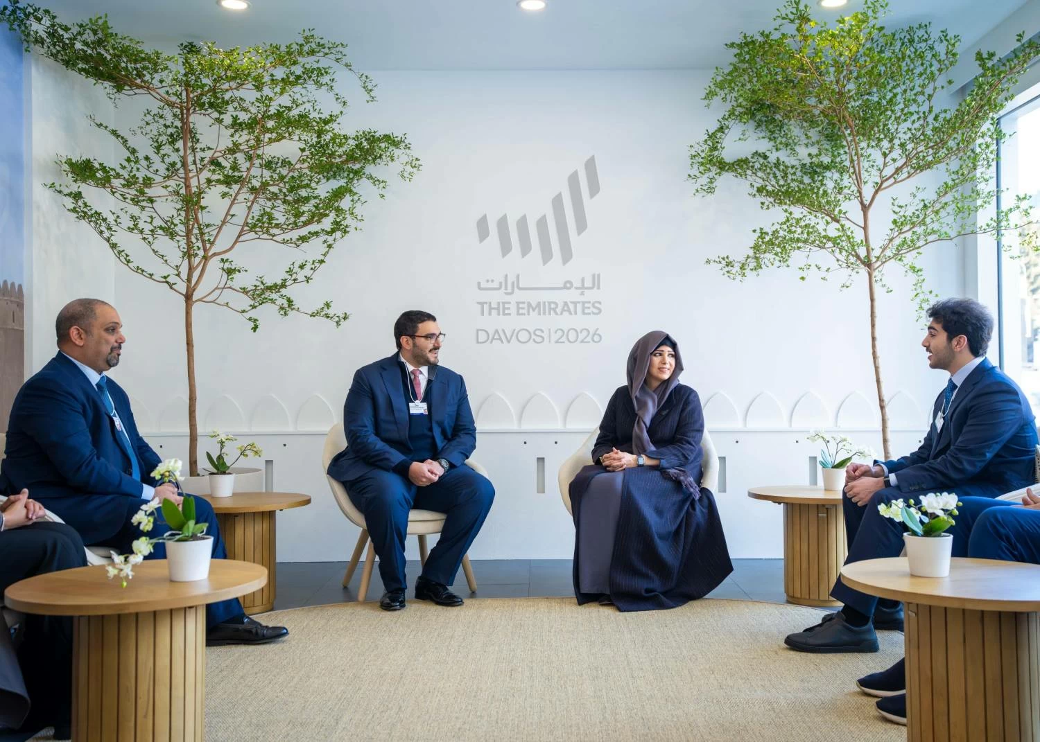 عيسى بن سلمان يزور جناح الإمارات بمنتدى &laquo;دافوس 2026&raquo;