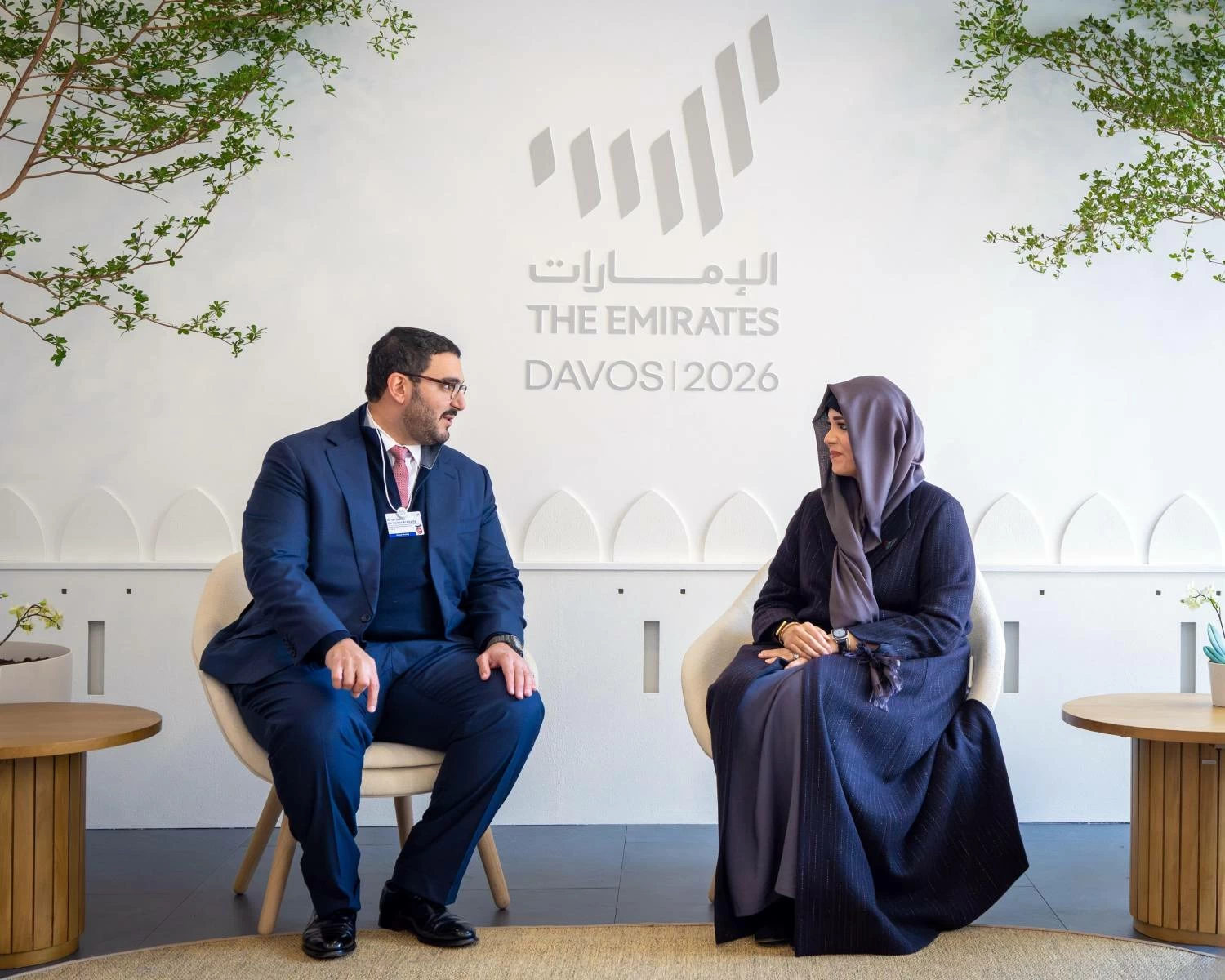 عيسى بن سلمان يزور جناح الإمارات بمنتدى &laquo;دافوس 2026&raquo;