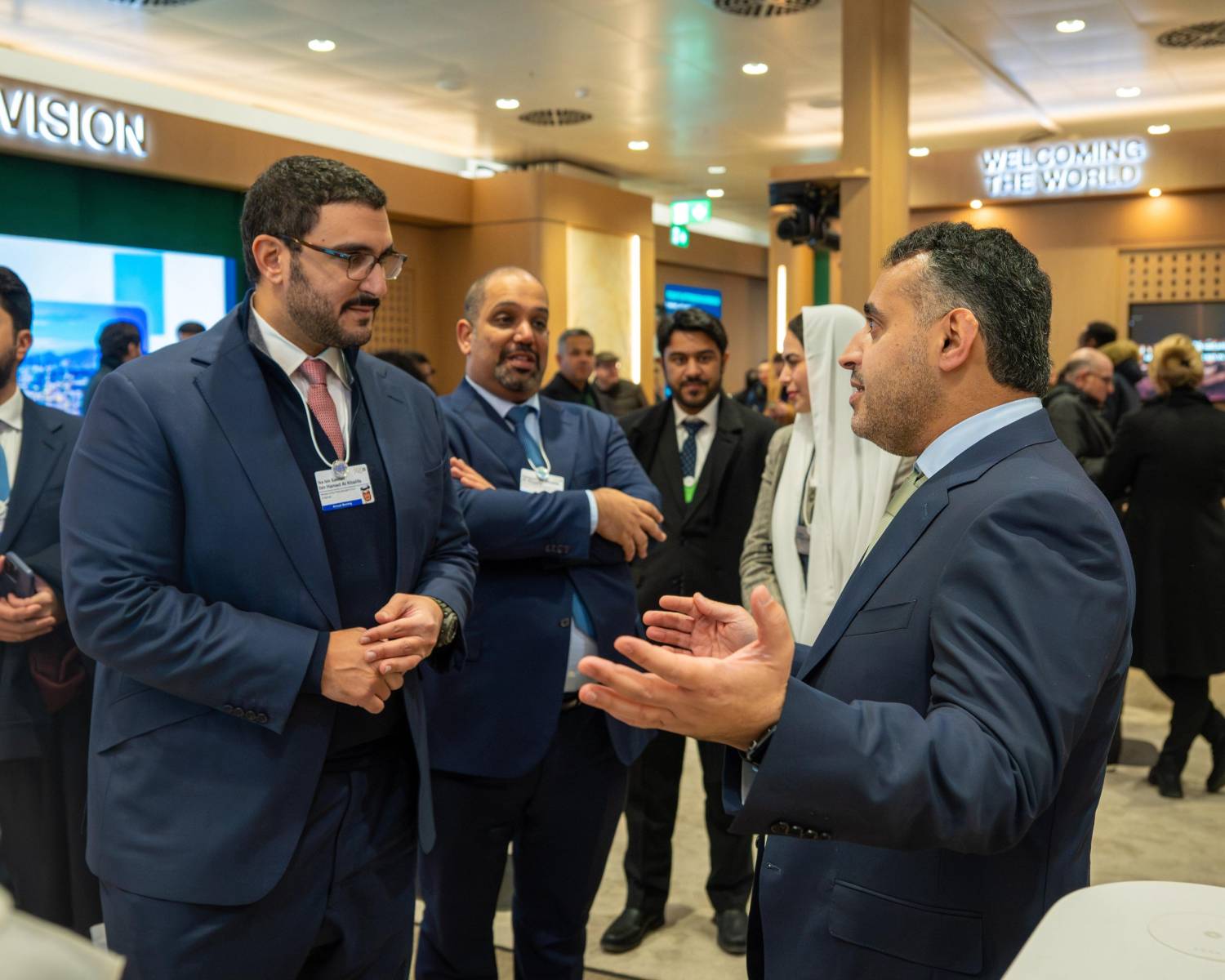 عيسى بن سلمان يزور جناح السعودية بمنتدى «دافوس 2026» 