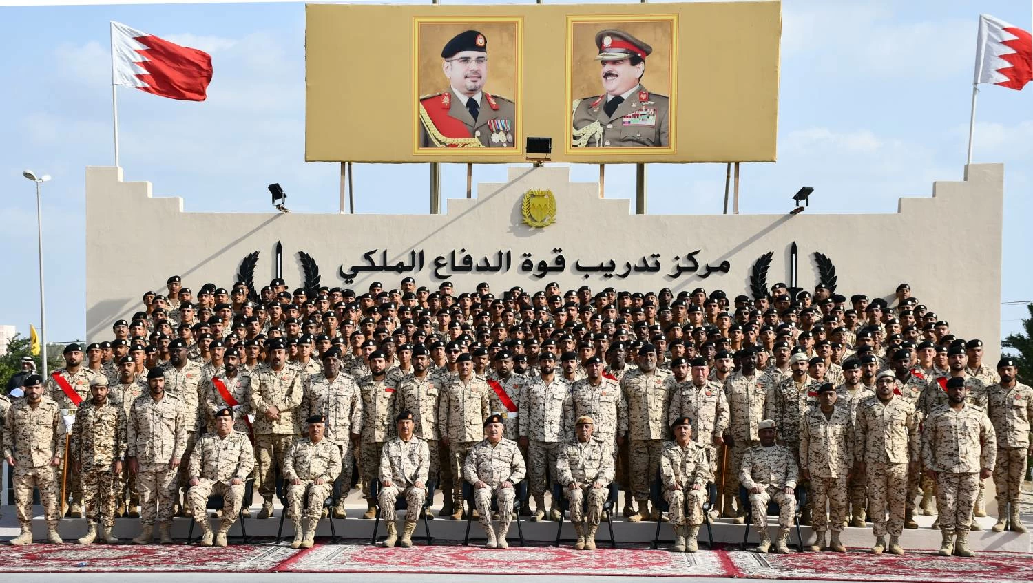 قوة دفاع البحرين تحتفل بتخريج إحدى دورات المستجدي العسكريين 