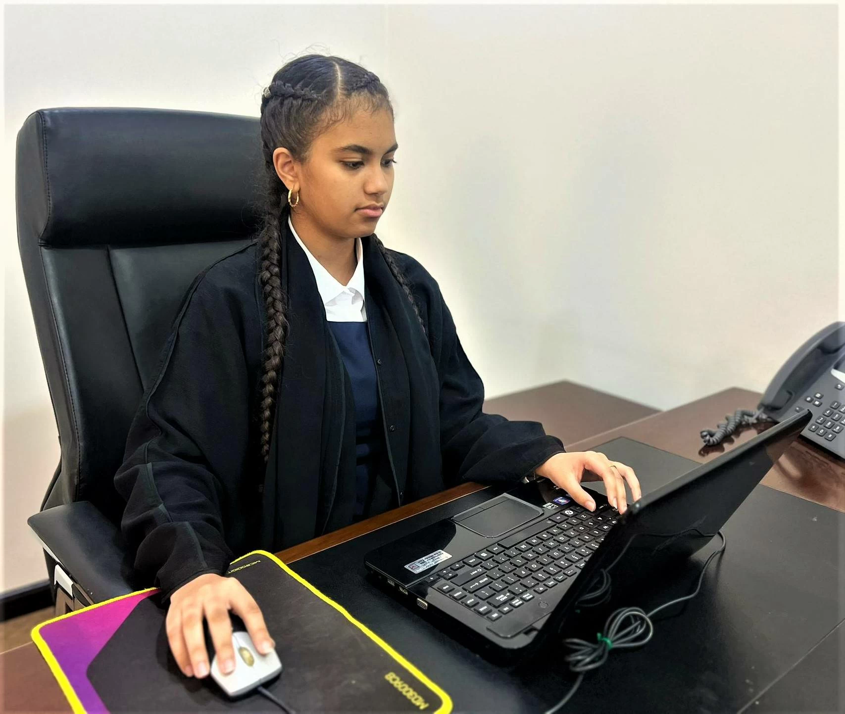 زهور وعلياء من مدرسة الحورة تتميزان في برنامج التدريب الميداني (تكوين)