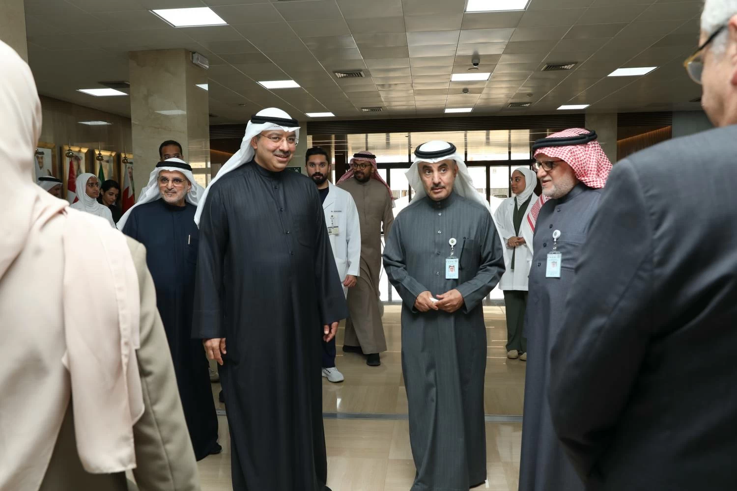 وكيل وزارة التعليم العالي بدولة الكويت يزور جامعة الخليج العربي ويطّلع على منجزاتها الأكاديمية والبحثية 