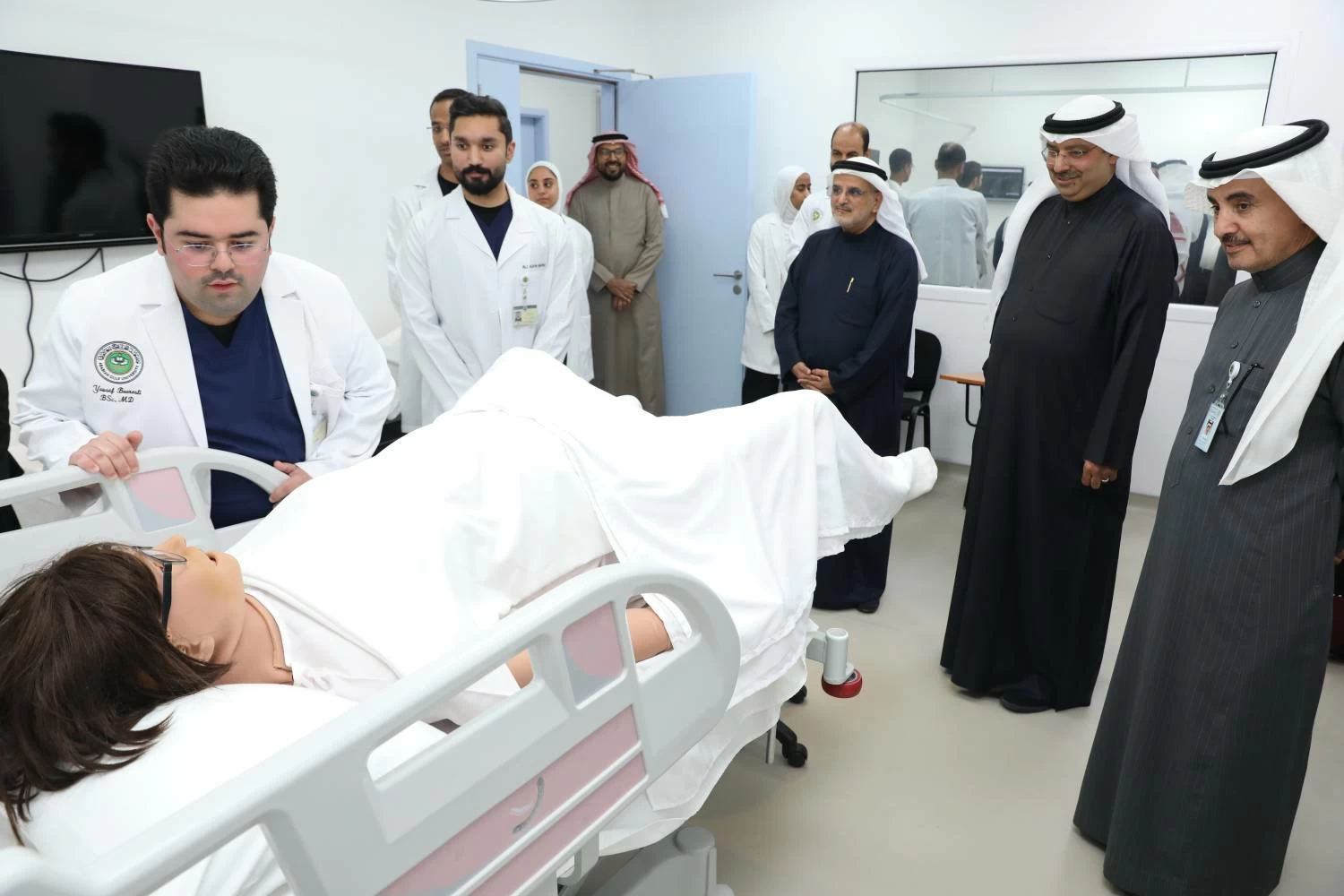 وكيل وزارة التعليم العالي بدولة الكويت يزور جامعة الخليج العربي ويطّلع على منجزاتها الأكاديمية والبحثية