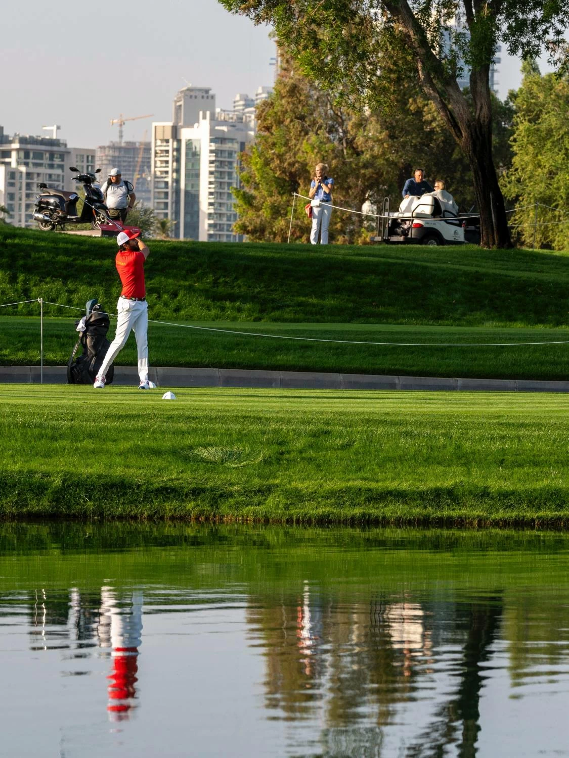 ناصر بن حمد يشارك في بطولة هيرو دبي ديزرت كلاسيك للجولف