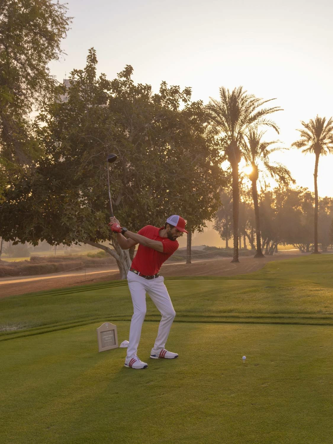 ناصر بن حمد يشارك في بطولة هيرو دبي ديزرت كلاسيك للجولف