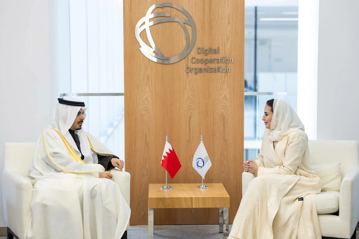 سفير البحرين في الرياض يقدم أوراق اعتماده مندوباً دائماً لدى منظمة التعاون الرقمي