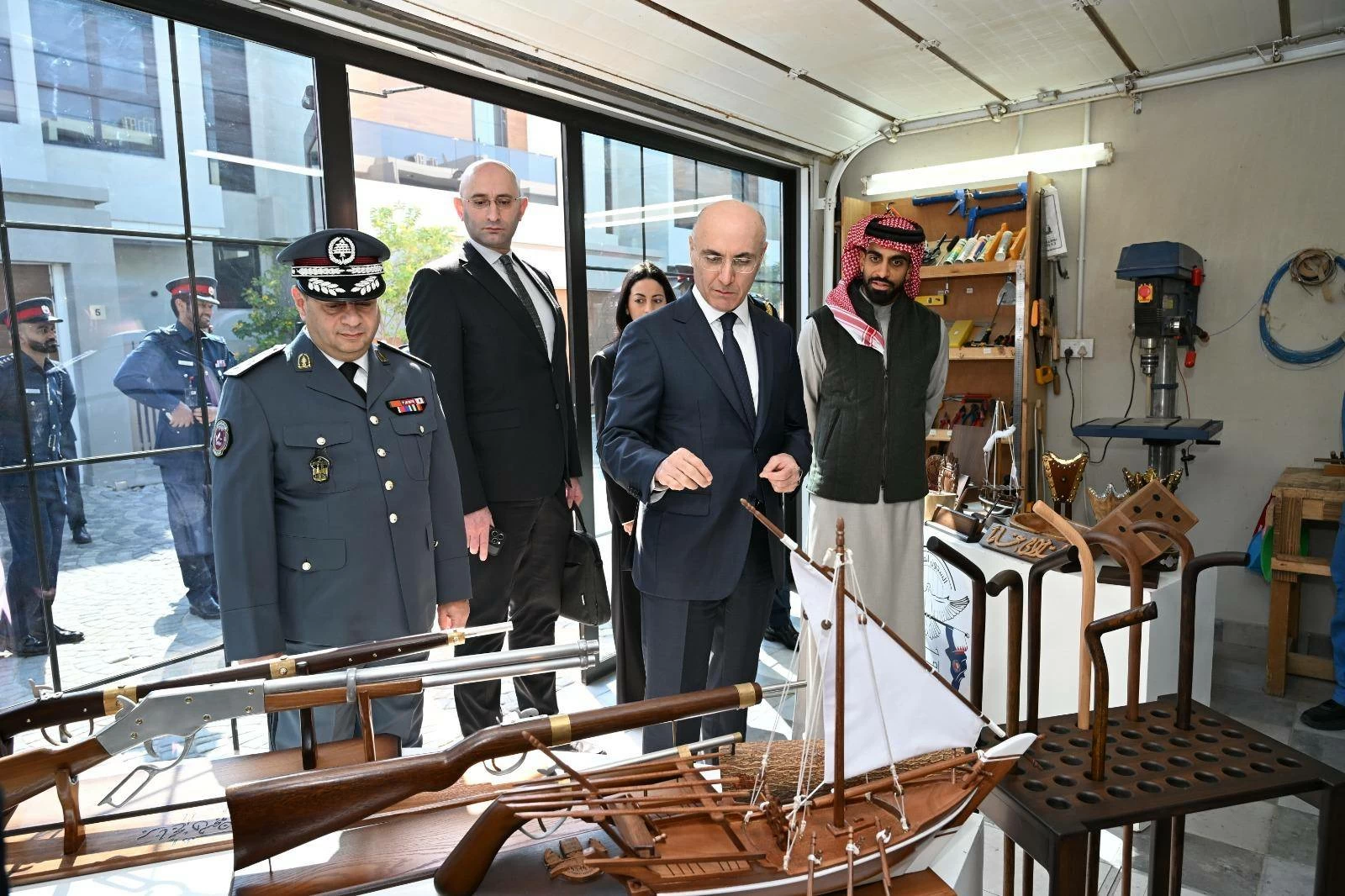 وزير الداخلية والبلديات اللبناني يقوم بزيارة إلى مجمع السجون المفتوحة والأكاديمية الملكية للشرطة