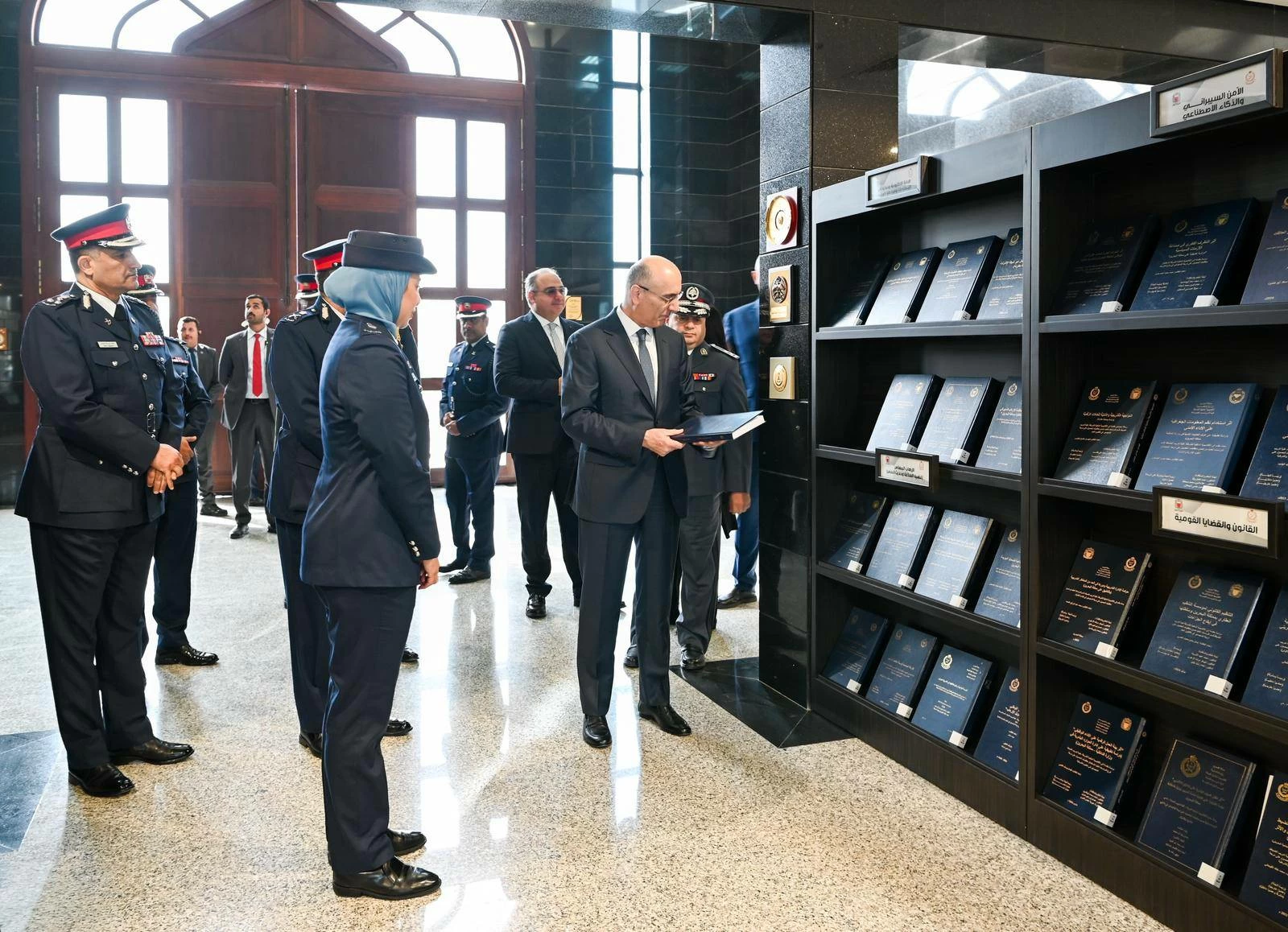 وزير الداخلية والبلديات اللبناني يقوم بزيارة إلى مجمع السجون المفتوحة والأكاديمية الملكية للشرطة