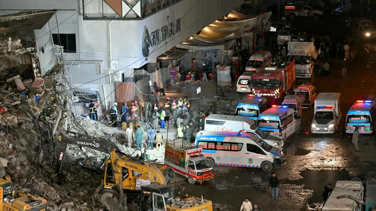 29 قتيلا وعشرات المفقودين إثر حريق في كراتشي (فيديو وصور)