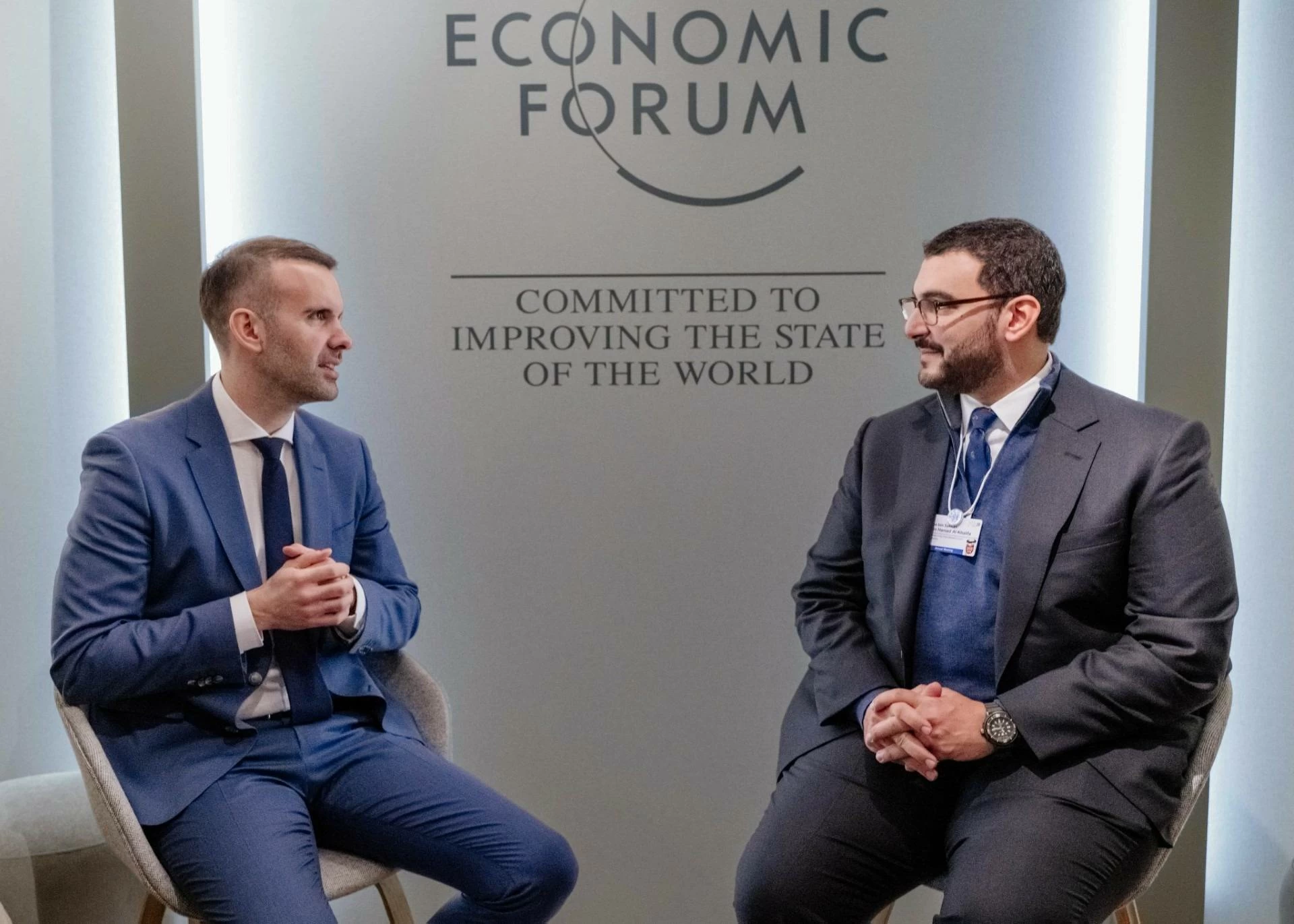 عيسى بن سلمان يلتقي رئيس وزراء الجبل الأسود على هامش &laquo;دافوس 2026&raquo;