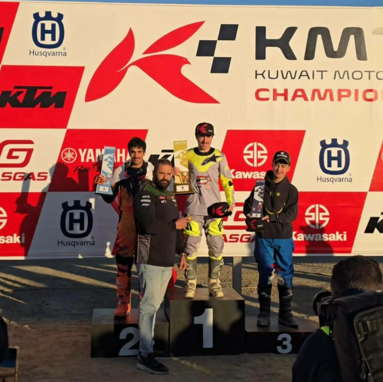 عبدالله حسن نور الدين في المركز الأول وخليفة بن حمد وصيفاً في ثاني جولات بطولة الموتوكروس بالكويت