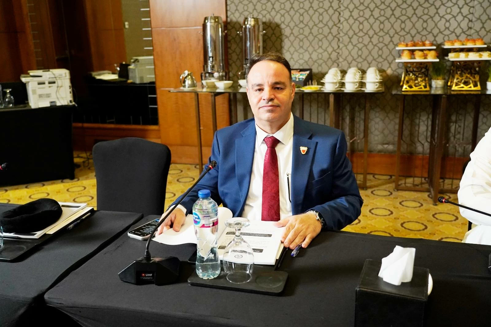 العشيري يستعرض التجربة الوطنية للبحرين في تعزيز المنظومة التشريعية والتنموية 