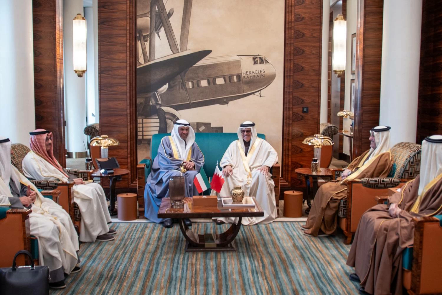 وزير خارجية الكويت يصل إلى البلاد