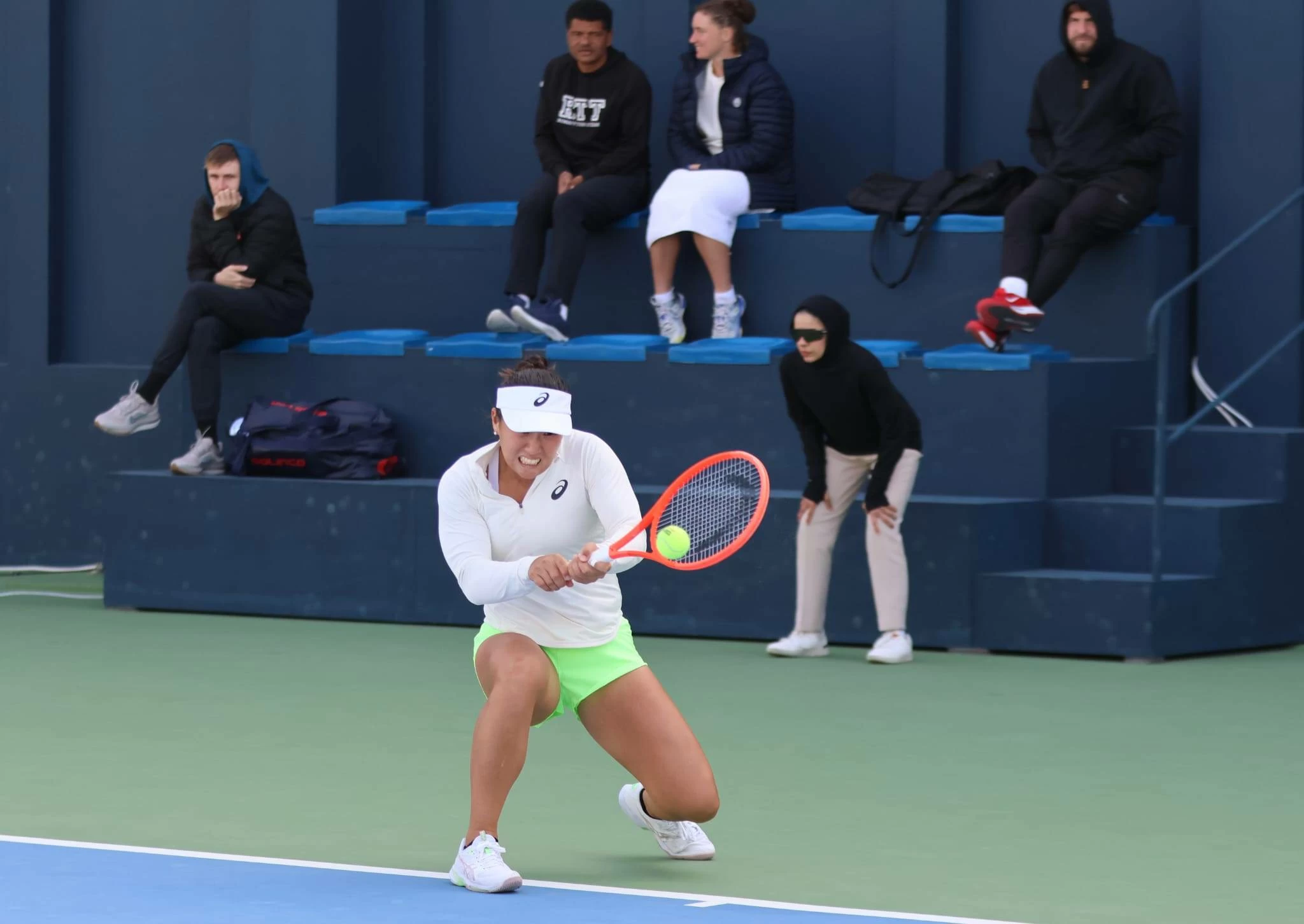 تأهل الأمريكية ليو والهولندية روس والفرنسية فيرو لربع نهائي بطولة البحرين المفتوحة للتنس