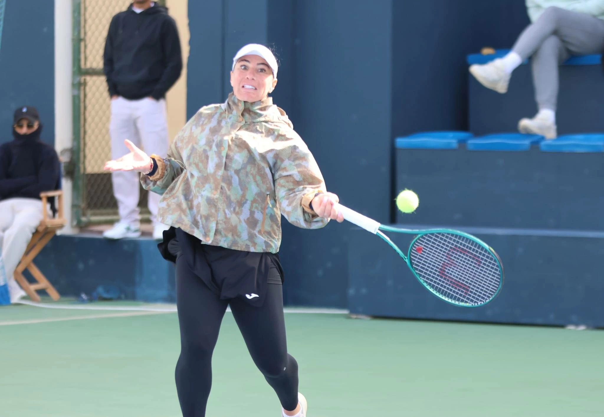 تأهل الأمريكية ليو والهولندية روس والفرنسية فيرو لربع نهائي بطولة البحرين المفتوحة للتنس 