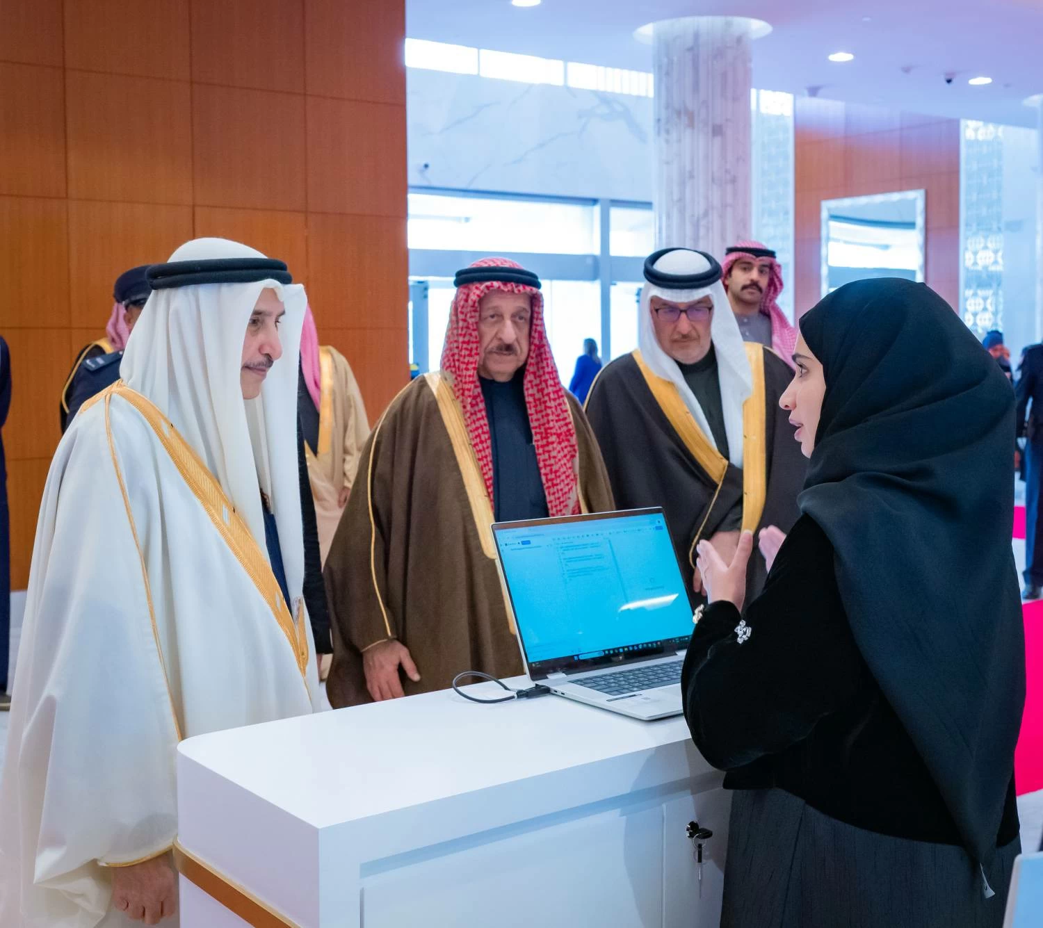 خالد بن عبد الله يحضر حفل جائزة يوسف بن أحمد كانو