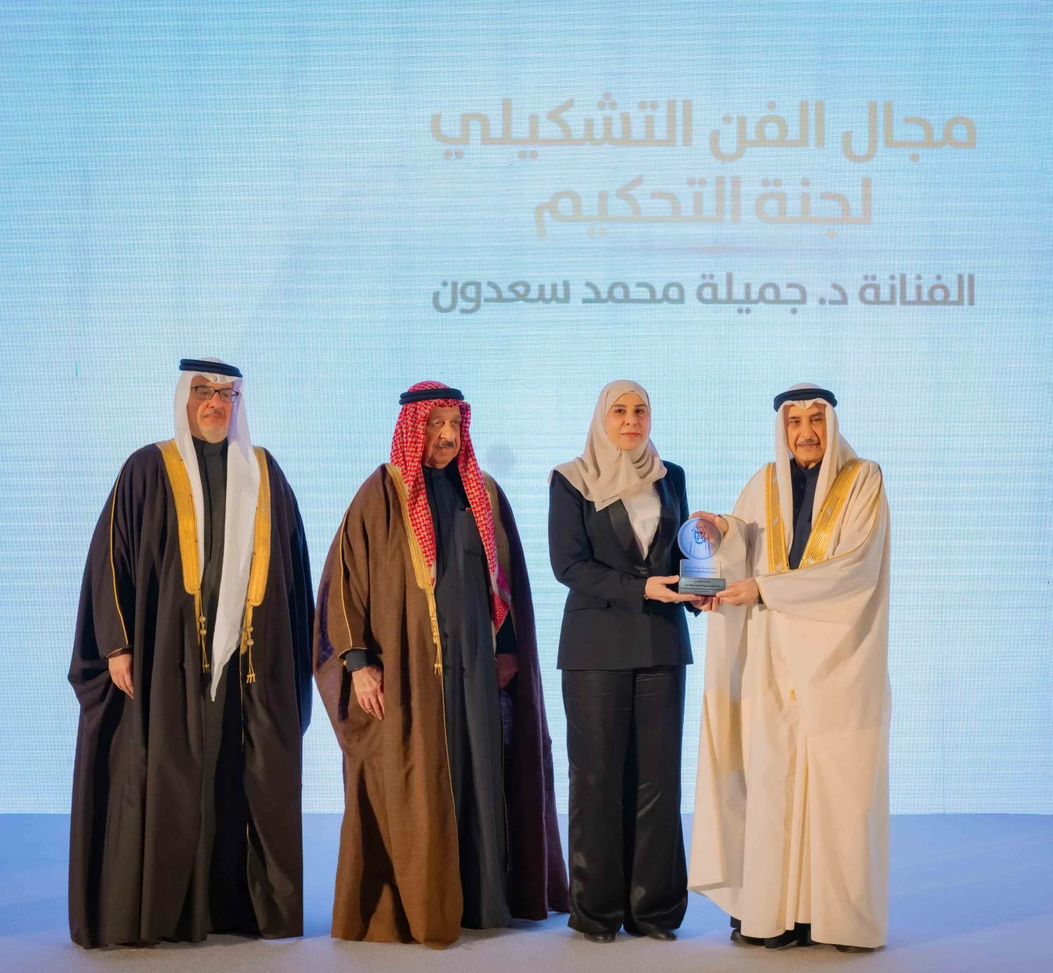 خالد بن عبد الله يحضر حفل جائزة يوسف بن أحمد كانو