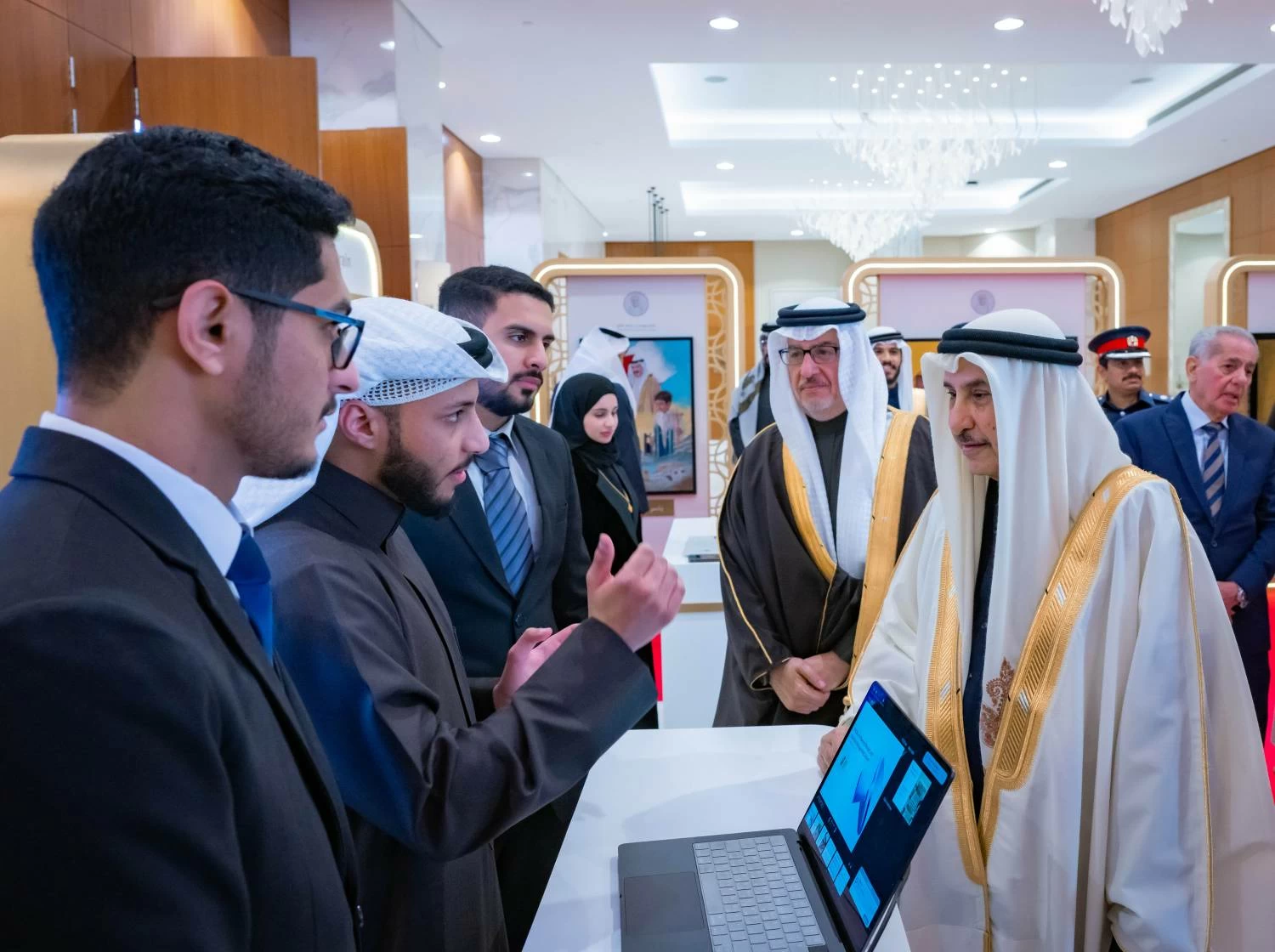 خالد بن عبد الله يحضر حفل جائزة يوسف بن أحمد كانو