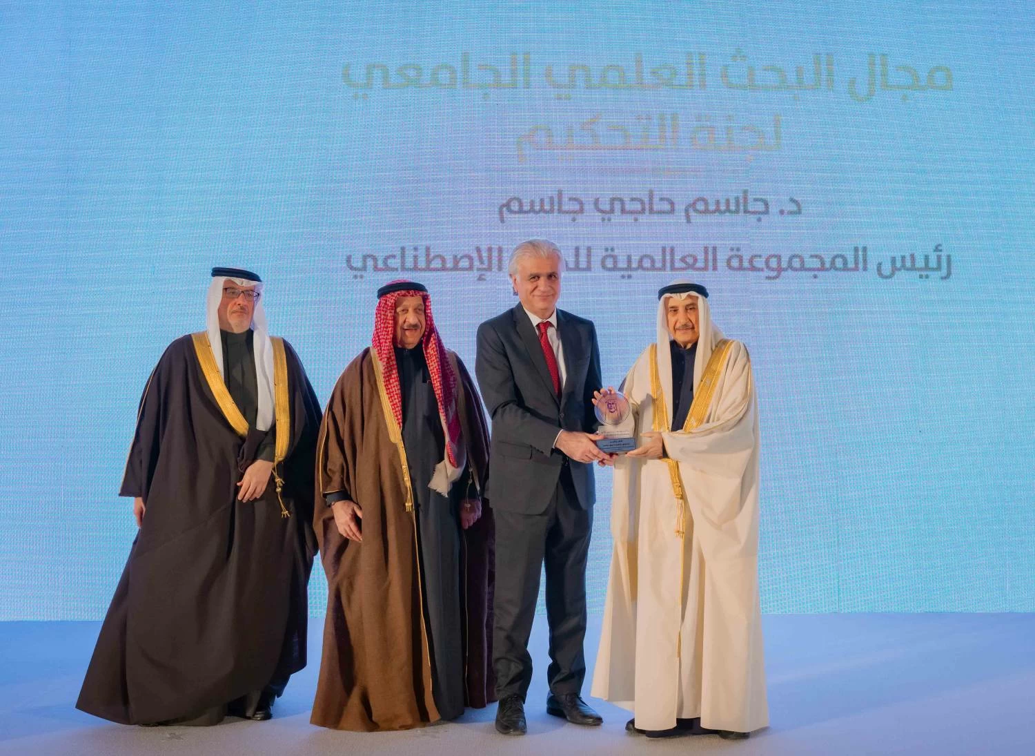 خالد بن عبد الله يحضر حفل جائزة يوسف بن أحمد كانو