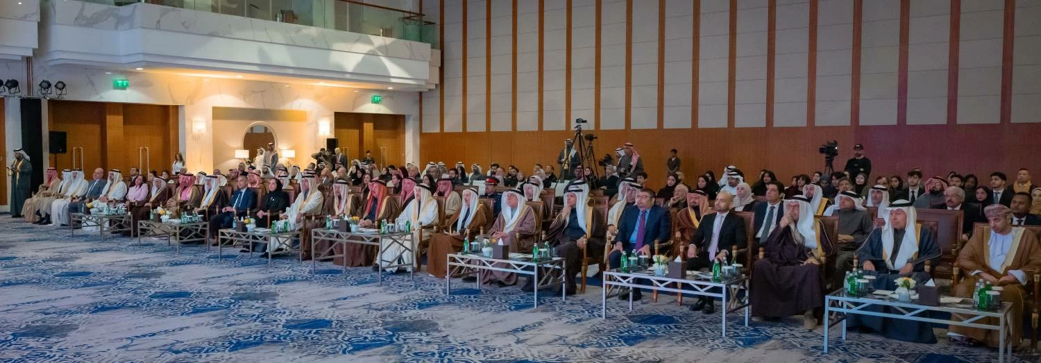 خالد بن عبد الله يحضر حفل جائزة يوسف بن أحمد كانو