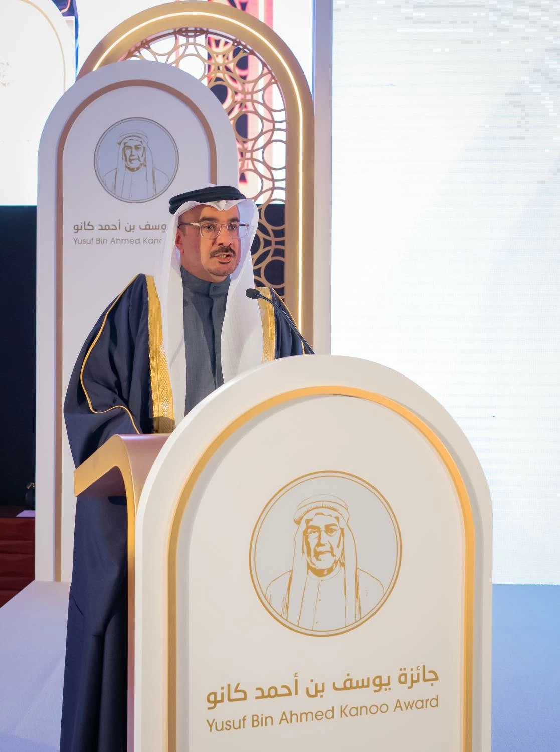 خالد بن عبد الله يحضر حفل جائزة يوسف بن أحمد كانو